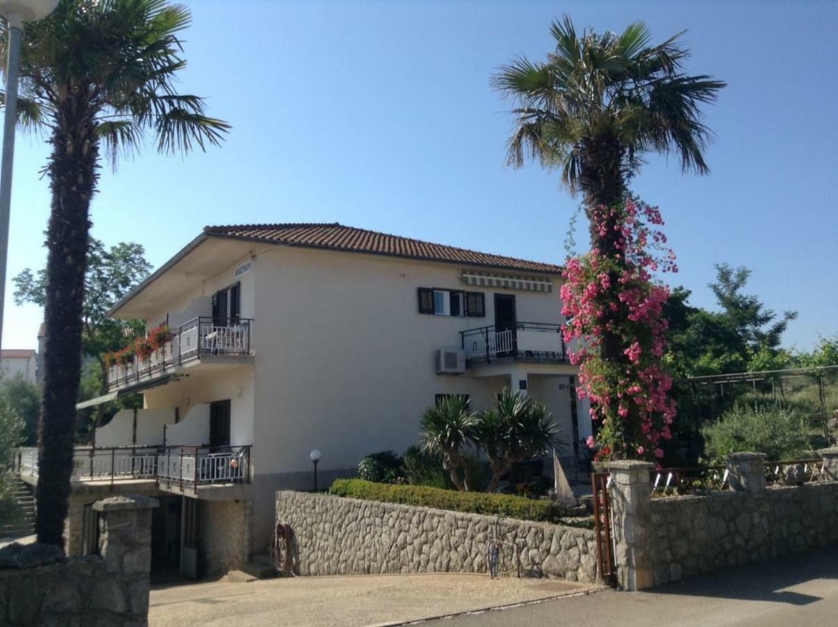 Apartmani Dujmovic Malinska Bagian luar foto