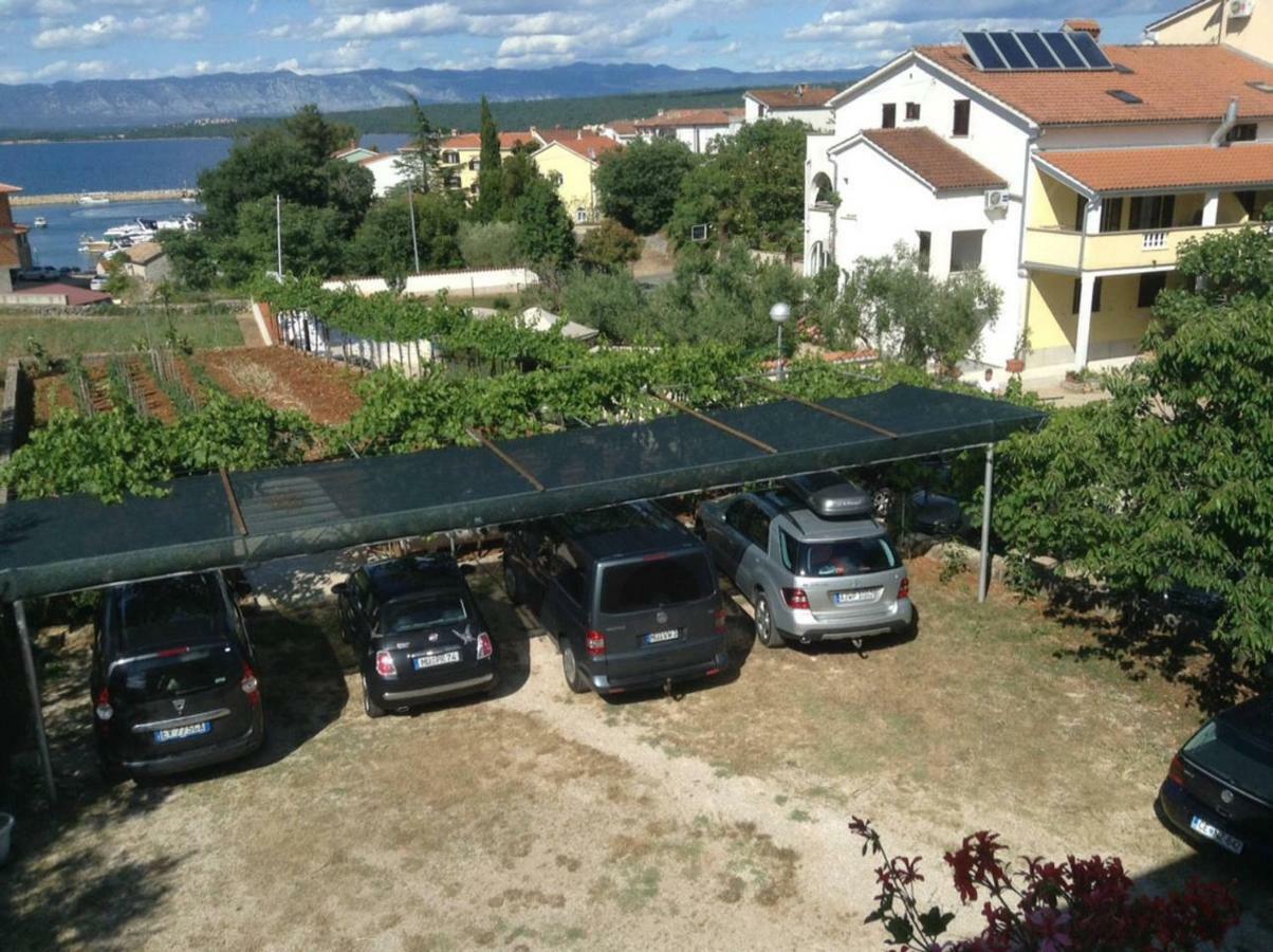 Apartmani Dujmovic Malinska Bagian luar foto
