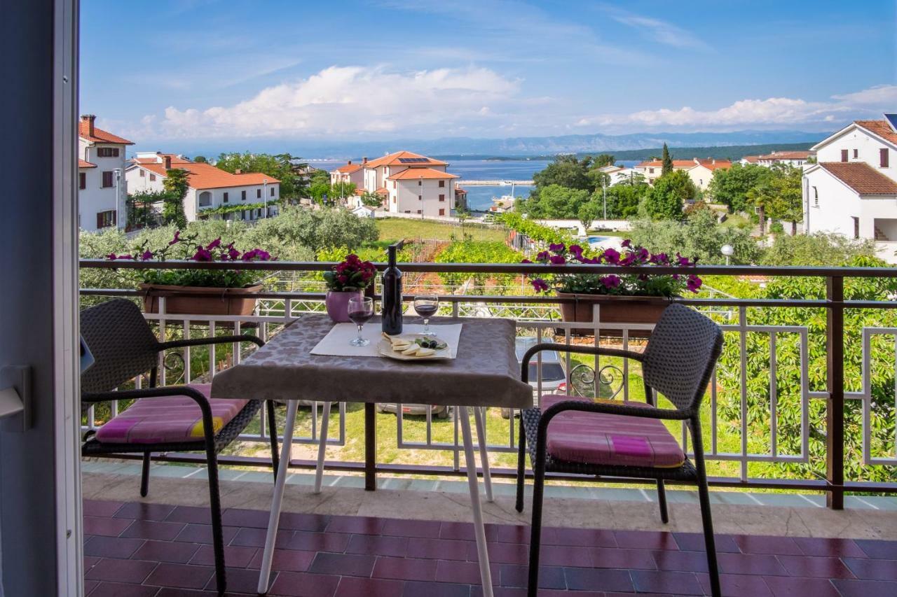 Apartmani Dujmovic Malinska Bagian luar foto